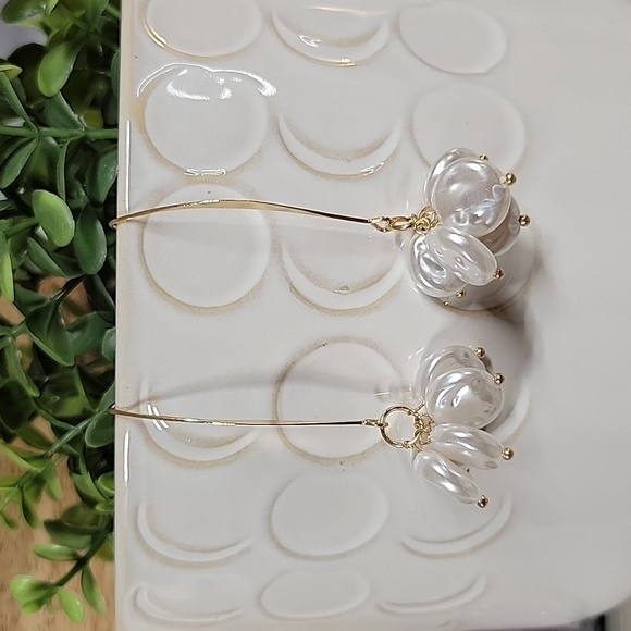 Baroque Pearl Snowdrop Earrings - Picture 6 of 8